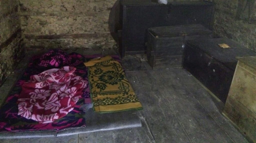 Rooms inside the temple at Prashar Lake